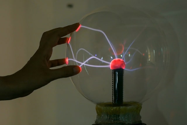 4-examples-of-static-electricity-in-our-daily-lives