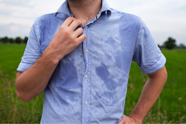 Fabrics and Water: Why Wet Shirts Tend to Look Darker